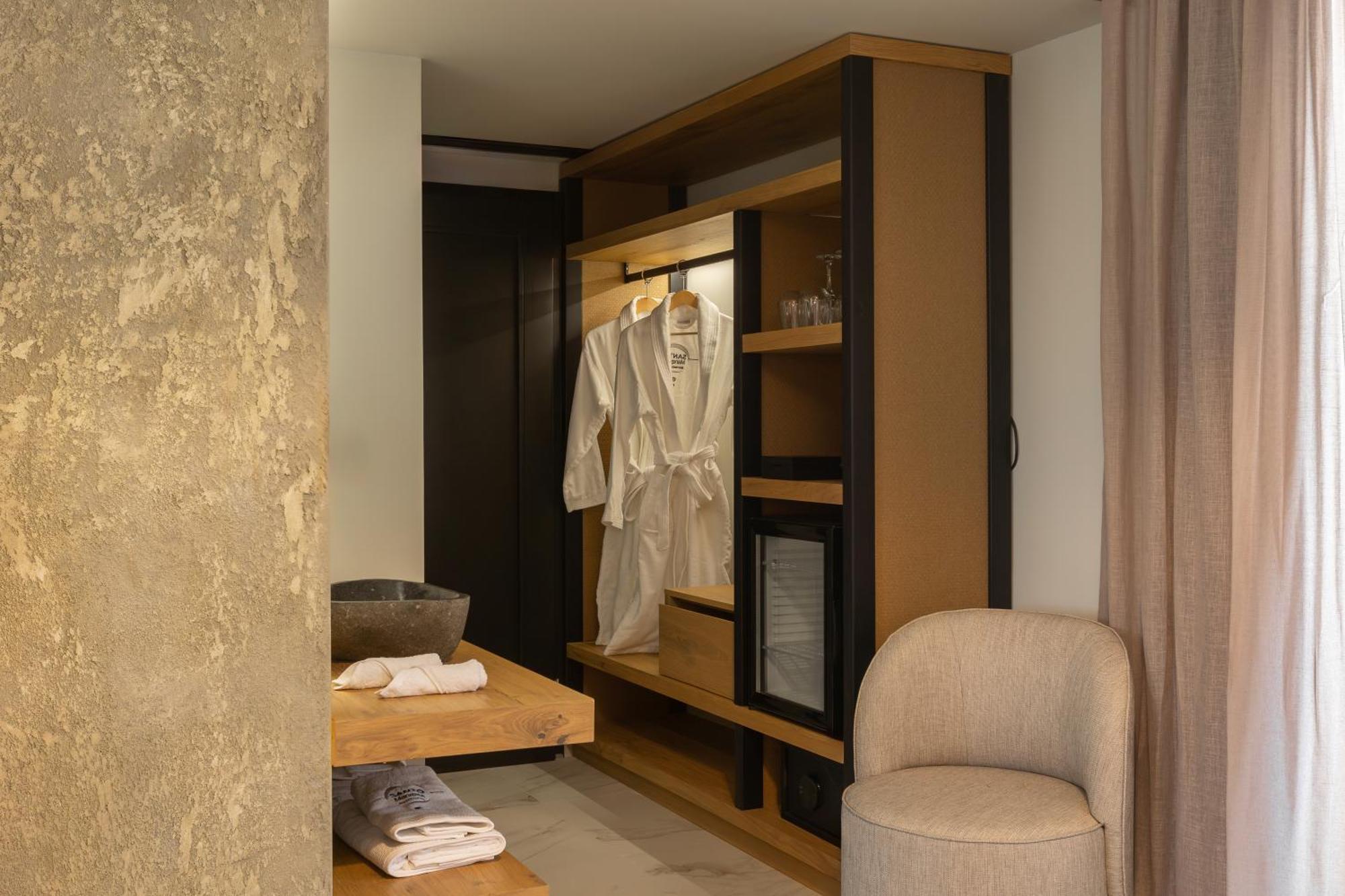 Premium Junior Suite Indoor Jetted Tub,1641211649:JPEG
